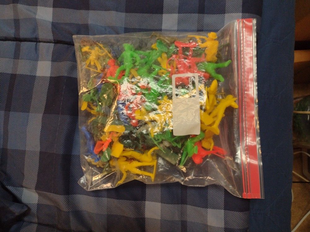 Semi Large Bag Of Cowboys And Indians, And Army Men,Etc!