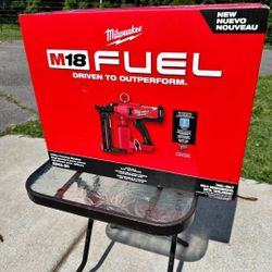 Milwaukee M18 FUEL 18-Volt Lithium-lon Brushless Cordless Utility Fencing Stapler (Tool-Only)