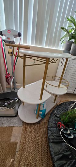 Wine table organizer