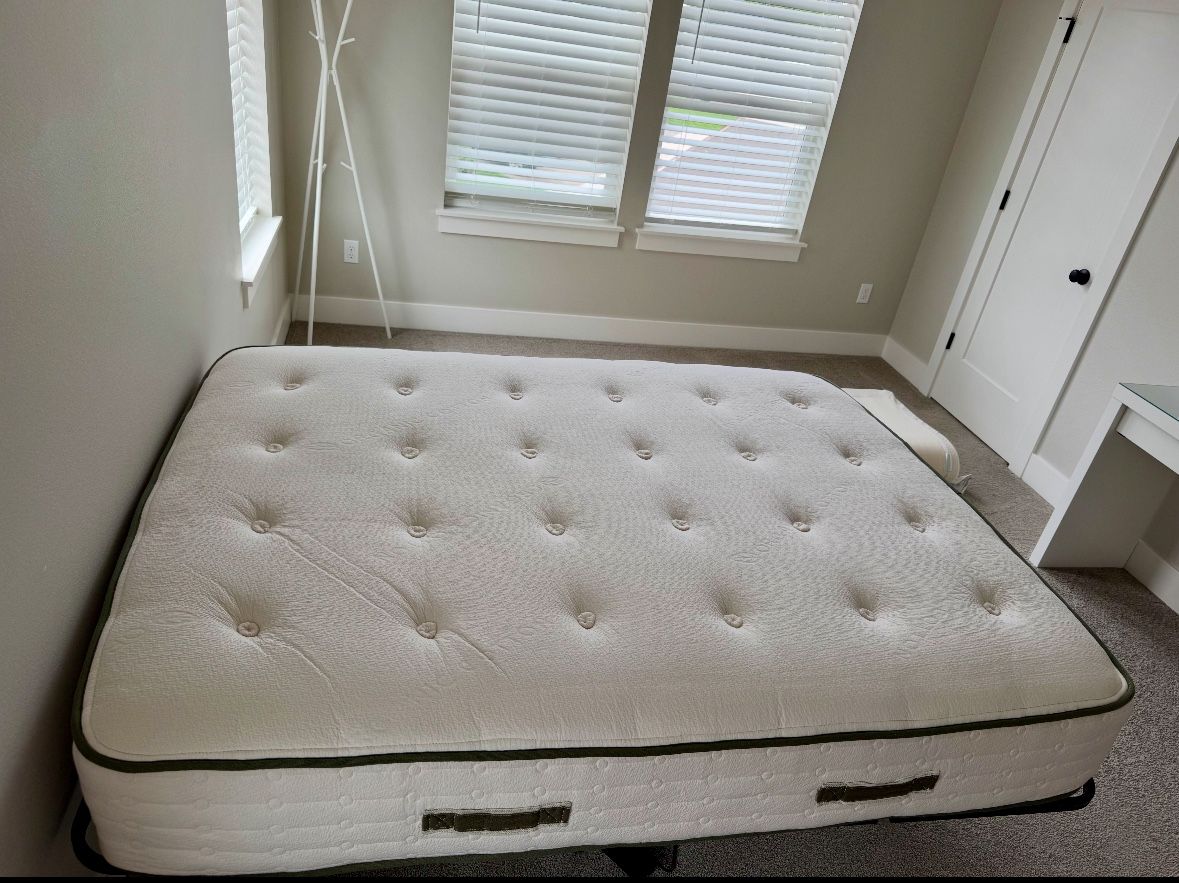 Avocado Green Queen Organic Non Toxic Mattress
