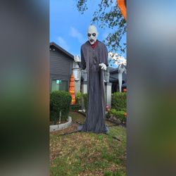 12 foot Outdoor Animated Nightwalker (Nosferatu) in perfect working condition read description for details