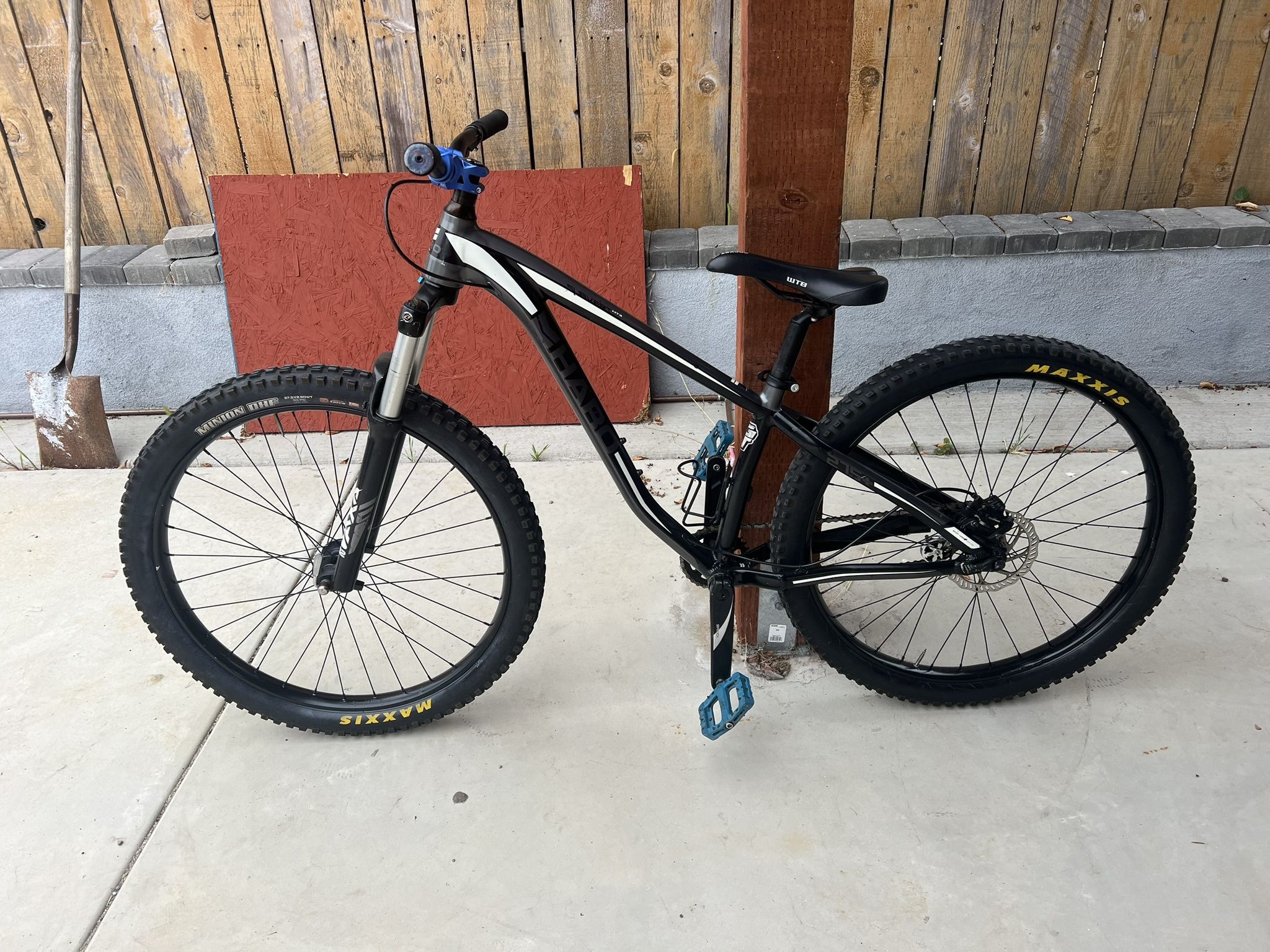 Custom Haro Dirt Jumper Bike – Single Suspension, 1x1 Drivetrain