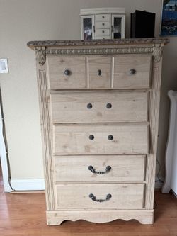 Chest/ Dresser