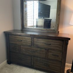Dresser With Mirror, 7 Drawers