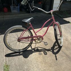 Pink cruiser Bike