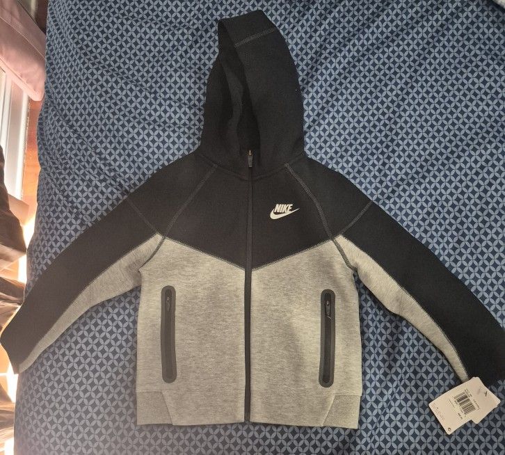 Youth Nike Tech