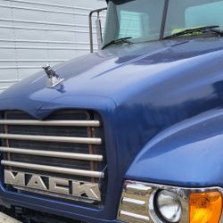 2003 MACK GRANITE
