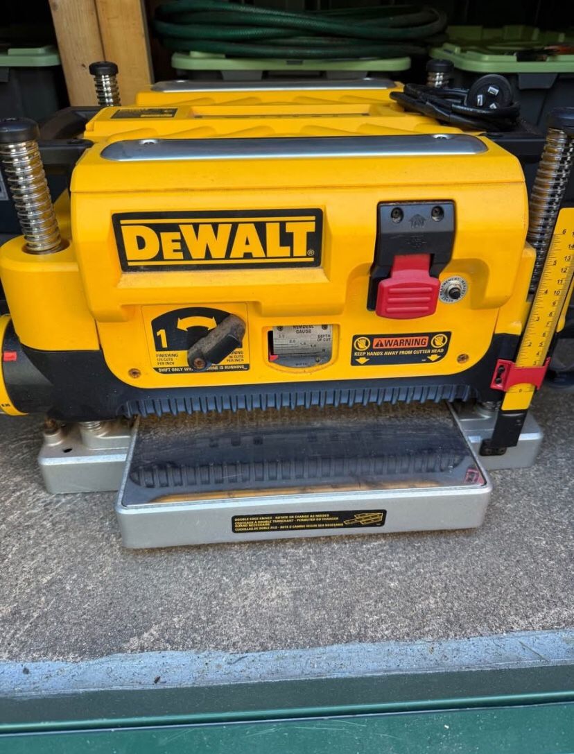 Dewalt Thickness Planer DW735
