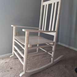 Classic Wood Rocking Chair 