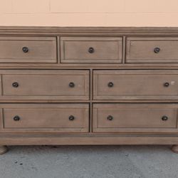 Modern dresser