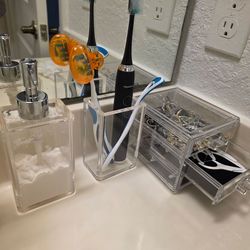 ACRYLIC BATHROOM ACCESSORIES SET