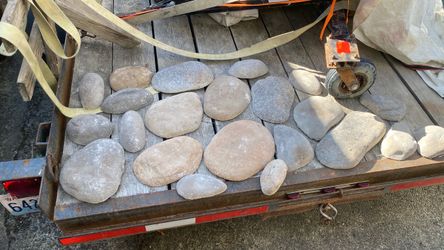 Architectual stone veneer pieces - fake river rock for fireplace and facades