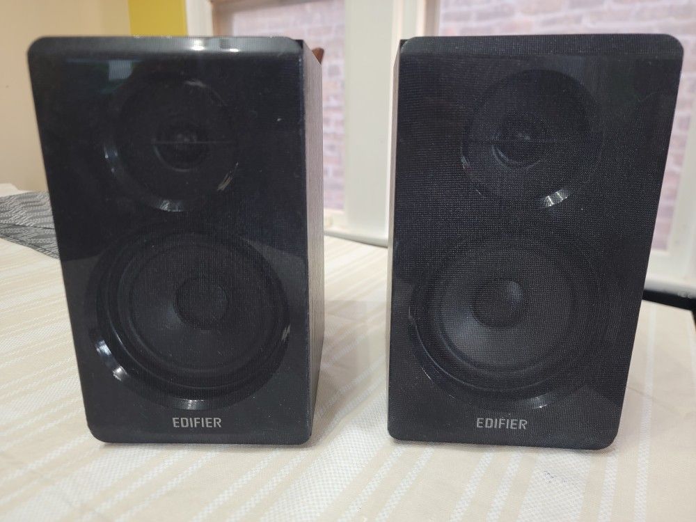 Edifier R33BT Speakers