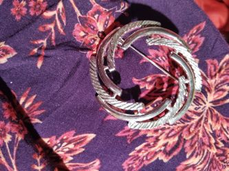 Vintage Sarah Coventry Silver Tone Brooch