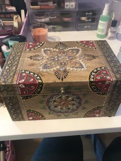 Jewelry box