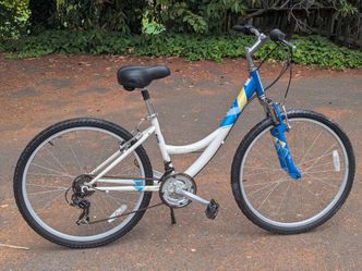 Diamondback Serene Citi Classic Size Small Women Specific Hybrid Bicycle