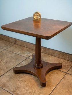 Beautiful Vintage Drexel Triune Solid Wood Pedestal Side Table / End Table accent table.