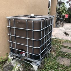 275 Gallon Water Storage Tank