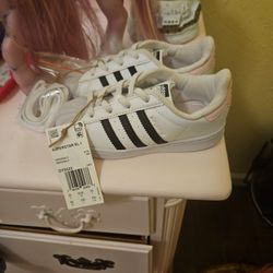 Girls Superstar Adidas Size 9 K