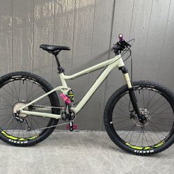 Giant Stance Mountain Bike 27.5 Wheels Small Frame 