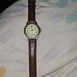 Easy Read Silver Tone Women's Quartz Watch 