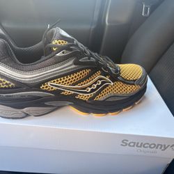 Brand New Saucony Running Shoes Size13 Men Gold And Black 