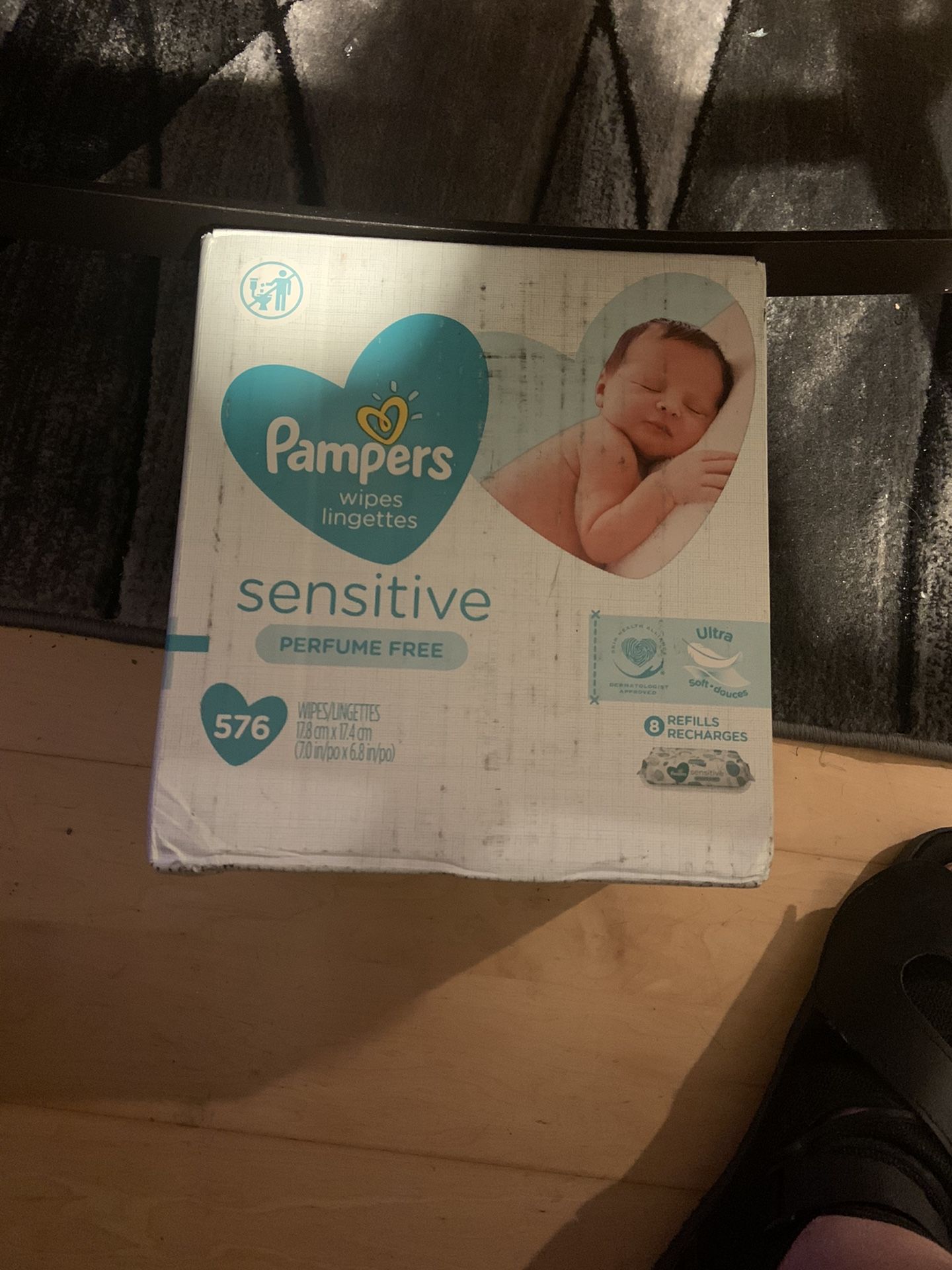 Unopened Pampers Sensitive Wipes (576)