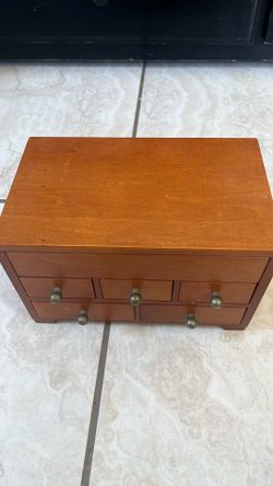 Jewelry box