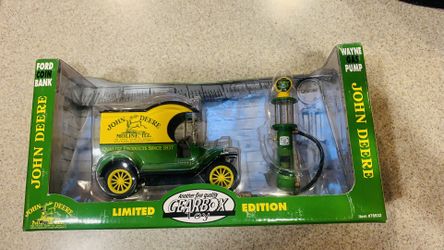 Gearbox John Deere 1912 Ford Model T And Gas Pump 1/24 Scale