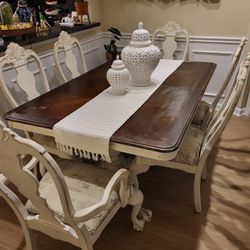 White Dining table With Chairs. 