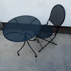 Small patio Balcony table 2Ft W & 1 folding chair