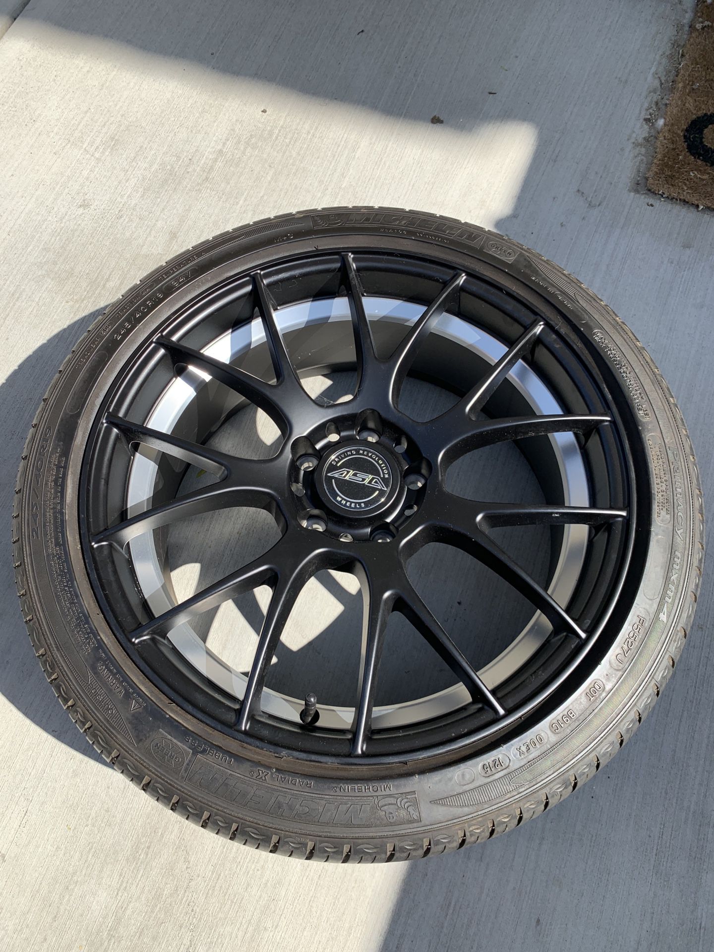 19 inch rim with Michelin tire