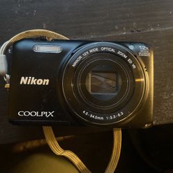 Nikon Coolpix S6800