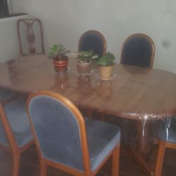Solid Oak Dining Room Table and Chairs
