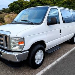 2008 Ford E-350 Super Duty XLT Passenger Van 