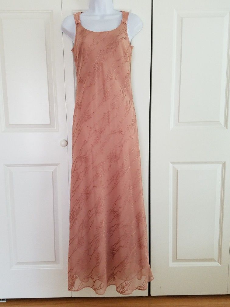 Women's long dress-- size 6