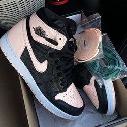 Air Jordan 1 Retro High OG ‘Crimson Tint’
