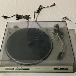 Vintage 1980s Technics SL-D202 Direct Drive Turntable 