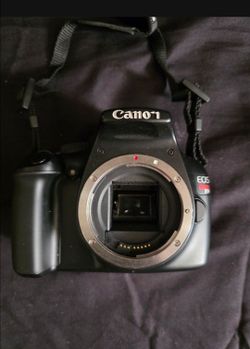 Canon EOS Rebel T3 w 300mm Len