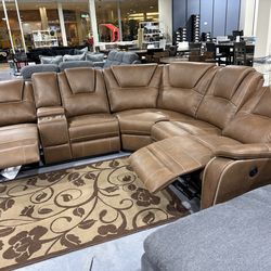 Power recliner sectional with USB port