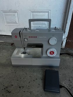 Singer Refurbished Heavy Duty 44S Sewing Machine
