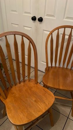 Round table with 4 chairs 🪑