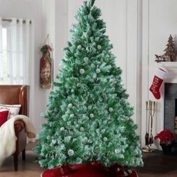 7.5 FT TALL INDOOR CHRISTMAS TREE