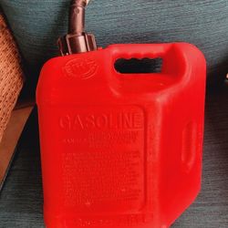 Blitz 2 gallons Gas Can 