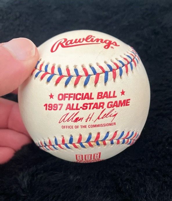 Official commitment ball from 1997 major league All-Star game signed by Brooks Robinson in full collectors condition