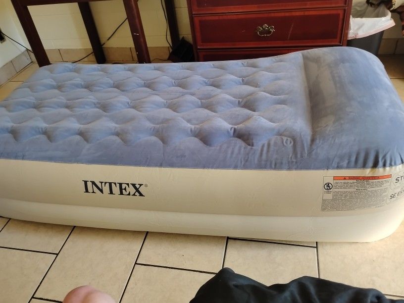 Intel Inflatable Mattress 18" With Felt Top And Head Rest