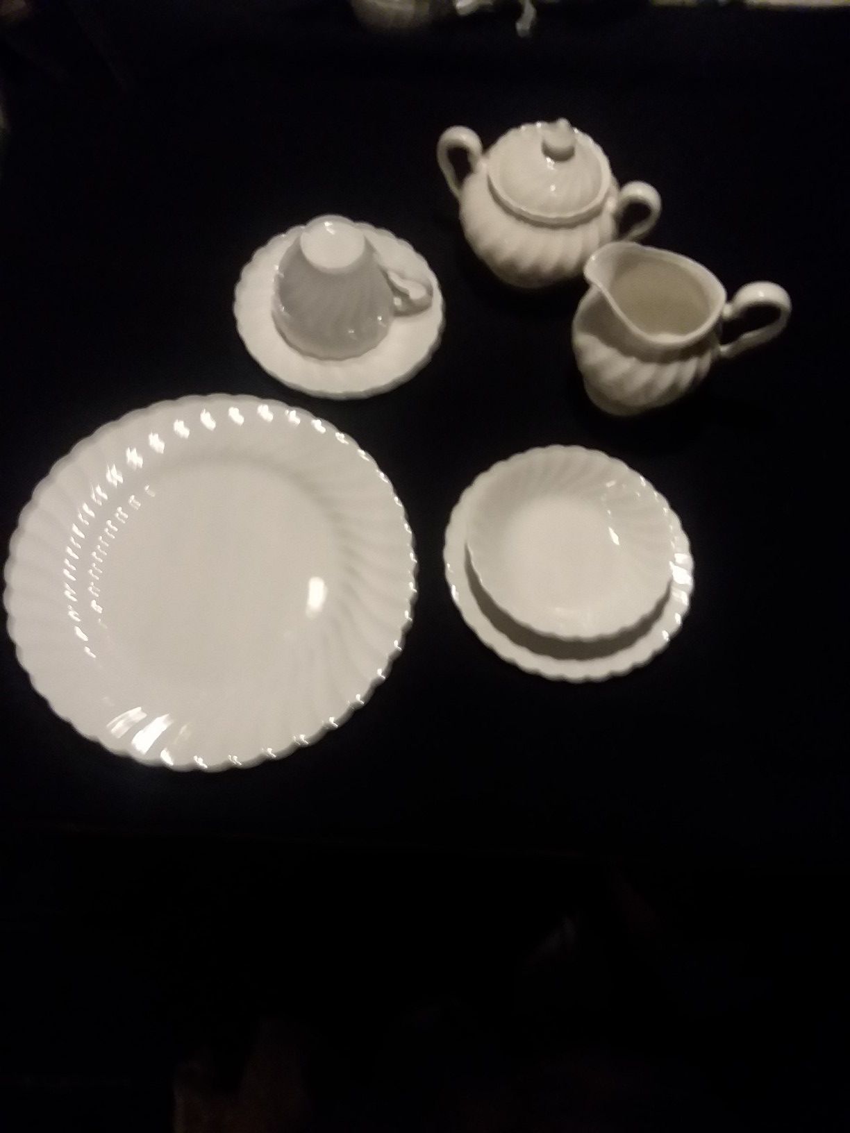 Snowflake China 32 piece Made in England