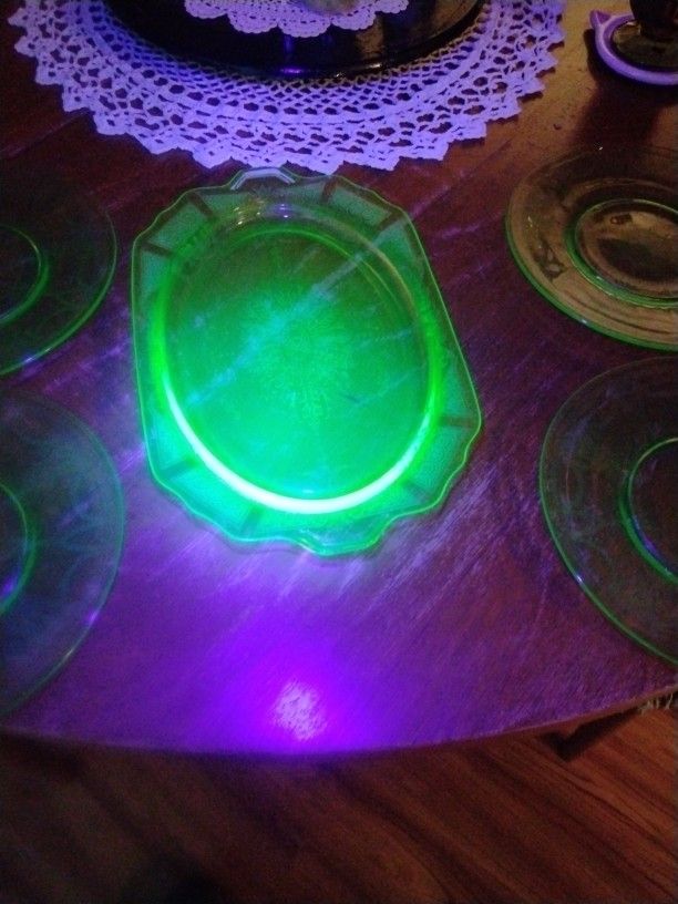 Uranium Glass ( Depression Glass 