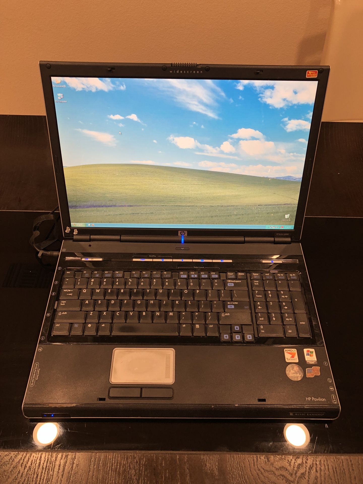 HP Pavilion DV8000 17" Widescreen Laptop Windows XP 2.0GHz AMD 64 1024MB 100GB