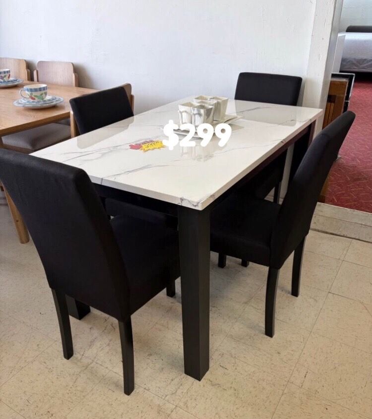 Beautiful 5-Pc Dining Table Set